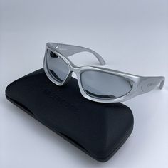 New Balenciaga Bb0157s 004 Silver Grey Wraparound Extreme Unisex Sunglasses Brand: Balenciaga Model: Bb0157s Color Code: 004 Gender: Unisex Year: 2021 Frame Colour: Silver Grey Frame Shape: Wraparound Frame Style: Full Rim Frame Material: Plastic Lens Color: Silver Mirrored Uv Protection: Category 3 Size: 65x17x125 100% Uv Protection Made In Japan. Full Retail Package With All Accessories: Case, Cloth And All Paperwork. 100% Authentic! Everyday Sunglasses, Brown Glasses, Silver Sunglasses, Grey Frame, Fashion Eye Glasses, Blue Sunglasses