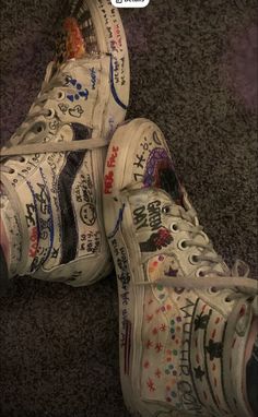 Converse Drawing, Diy Converse, Sharpie Shoes, Grunge Shoes, Painted Converse, Random Doodles