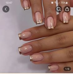 Biab Nails Tips, Acrylic Nails Small Nail Bed, Short Square Biab Nail Designs, Gold French Tip Nails Acrylic, Gold Nail Acrylic, Short Autumn Nails Square, Gold Leaf French Tip Nails, Gold Square Acrylic Nails, Nail Inspo Trendy Square