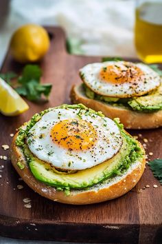 Avocado bagel breakfast sandwich with fried egg Avocado Bagel Breakfast, Scallion Cream Cheese, Herb Mayo, Avocado Bagel, Bagel Sandwiches, Bagel Breakfast, Bagel Breakfast Sandwich, Chunky Guacamole, Avocado Health Benefits