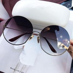 M.S Designer Women's Classic Sunglasses - AM APPAREL Female Sunglasses, Round Sunglasses Vintage, Glasses Fashion Women, Uv400 Sunglasses, Round Sunglasses Women, Fashion Eye Glasses, Classic Sunglasses, Sunglasses Brand, Luxury Sunglasses