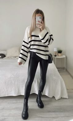 Later Outfit, Tailor Clothes, Vinter Mode Outfits, Leather Leggings Outfit, Pullover Outfit, Winter Fashion Outfits Casual, Outfit Chic, Cold Outfits, Legging Outfits