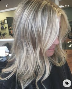 Pale Blonde Hair With Lowlights, Foiyalage Hair Blonde, Partial Highlights Blonde Platinum, Clean Blonde Hair Highlights, Vanilla Blonde Babylights, Dimensional Blonde Babylights, Neutral Dimensional Blonde, Ash Blonde Babylights On Blonde Hair, Heavy Blonde Highlights Short Hair