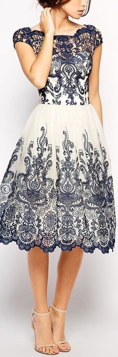 Just a pretty dress: Gorgeous white and navy embellished dress Simple Dress, Vogue Fashion, Looks Style, Mode Inspiration, Elie Saab, Tee Dress, Carolina Herrera, Fancy Dresses, Sewing Dresses