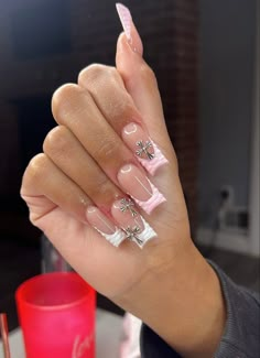 crocodile print design nails pink and white Acrylic Cross Nails, White Or Pink Nail Ideas, White Cross Acrylic Nails, Different Pink Acrylic Nails, Pink Nd White Acrylic Nails, Short Nails Cross Design, Light Pink Nails With Design Short, Square Nails Ideas White, Nail Ideas Acrylic Pink And White