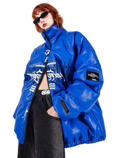 Oversized puffer jacket in a vibrant electric blue color. Features a striking black graphic across the chest depicting skeletal wings or a ribcage design, reminiscent of gothic or metal aesthetics. High collar for added warmth and style. Full-length front zipper closure in contrasting black. Model info Height: 176cm Weight: 46kg Wearing size: M Urban Puffer Jacket For Spring Streetwear, Alternative Graphic Print Outerwear, Trendy Halloween Outerwear For Alternative Fashion, Blue Graphic Print Outerwear For Streetwear, Oversized Alternative Outerwear For Streetwear, Trendy Streetwear Puffer Jacket With Padded Collar, Trendy Puffer Jacket With Padded Collar For Streetwear, Oversized Trendy Halloween Outerwear, Edgy Halloween Outerwear With Graphic Print