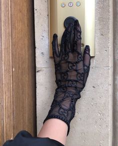 - on Twitter: "gucci gloves… " Gucci Gloves, Jenny Humphrey, Instagram Baddie, Chuck Bass, Foto Poses, Classy Aesthetic, Blair Waldorf, Mode Inspo, French Girl