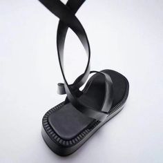 New Women's Shoes Black Strappy Flat Leather Fashion Sandals Woman Summer Flip-flops Strappy Platform Sandals Zapatos De Mujer Black T-strap Sandals With Round Toe For Summer, Summer Leather Platform Flip Flops, Leather Platform Flip Flops For Summer, Spring Toe Post T-strap Sandals With Platform, Toe Post Strap Sandals For Spring, Spring Toe Post Sandals With Strap, Flat Platform Lace-up Sandals For The Beach, Summer Black Slingback Sandals With Strap, Black Strap Slingback Sandals For Summer