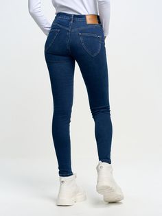 Czy natychmiastowy efekt push up jest możliwy? SPODNIE JEANS DAMSKIE AMELA 359 marki BIG STAR ułatwiają uzyskanie wymodelowanej sylwetki! Push up jeans pozwalają cieszyć się pięknymi kształtami. Spodnie z wysokim stanem optycznie wydłużają nogi i fantastycznie podnoszą pośladki. Zwężane nogawki dają efekt drugiej skóry. Być może dlatego spodnie są niekiedy mylone z legginsami. Tym bardziej, że komfort użytkowania jest w obu przypadkach bardzo podobny. Ten model to ubranie dla każdej kobiety, która ceni wysoką jakość wykonania i dbałość o każdy szczegół. Mid-rise Dark Wash Elastane Bottoms, Dark Wash Mid-rise Elastane Bottoms, High Rise Stretch Jeggings With Pockets, High Stretch Mid-rise Dark Wash Jeans, Casual High Waist High Stretch Jeans, Dark Wash High Stretch Mid-rise Jeans, Mid-rise Elastane Pants With Five Pockets, Mid-rise Dark Wash Jeggings With Pockets, Denim Blue High-waisted Jeggings With Five Pockets