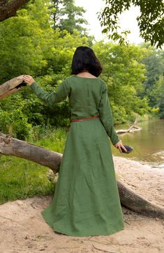 Fitted Long Sleeve Elven Medieval Dress, Elven Style Medieval Dress With Long Sleeves, Elven Style Long Sleeve Dress, Elven Dresses For Medieval Festivals, Fitted Peasant Medieval Dress With Long Sleeves, Fitted Long Sleeve Linen Prairie Dress, Peasant Dresses For Medieval Festivals, Green Dress With Historical Design, Fitted Peasant Dresses For Larp