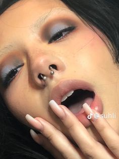 Makeup Ideas Extra, Aura Eyeshadow Look, Makeup For No Eyebrows, Venus Immortalis Looks, Alt Blue Makeup, Buzzcut Designs Black Women, Goth Inspired Makeup, Corp Goth Makeup, Eclectic Makeup