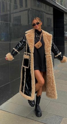 Soft Glam Clothes, Street Style High Fashion, Winter Fashion Inspo Outfits, Fancy Winter Outfits Classy, Rich Outfits Classy, Luxury Fashion Aesthetic, Walking Down The Street