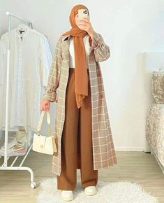 Modern Muslim Women Fashion, Modest Winter Outfits Muslim, Modest Winter Outfits, Muslim Outfits Casual, Iranian Women Fashion, Stylish Short Dresses, Hijabi Fashion Casual, Winter Fashion Outfits Casual, Muslim Women Fashion