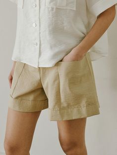 Loose-fit shorts in lightweight cotton blend. High waist, covered elastic at back of waistband, and zip fly with hook-and-eye fastener. Sewn foldover cuffs.- Short- High waist- Loose fit Beige Pants With Built-in Shorts And Short Inseam, Beige Short Length Pants With Built-in Shorts, Beige Shorts With Belt Loops, Spring Shorts With Rolled Hem, Beige Cotton Shorts With Belt Loops, Beige Bermuda Shorts With Built-in Shorts, High-waisted Shorts With Rolled Hem For Summer, Spring Bermuda Shorts With Rolled Hem, Relaxed Fit Bermuda Shorts With Rolled Hem