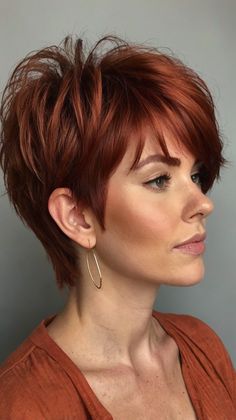 red hair color ideas Bob Red Hair, Blonde Ombre Bob, Red Pixie Cuts, Shoulder Length Curls, Red Pixie, Auburn Red