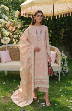 Elegant Pink Salwar Kameez Dupatta Pakistani Eid Dress Pink Salwar Kameez, Sitara Work, Shalwar Kameez Pakistani, Simple Kurti, Eid Dress, Outfits Indian, Hania Amir, Eid Outfit, Eid Outfits