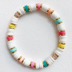 Pulseras Kandi, Beaded Jewelry Bracelets, Preppy Jewelry, Clay Bracelet, Diy Bracelet Designs, Diy Bracelets Patterns, Beads Bracelet Design, Bracelet Ideas