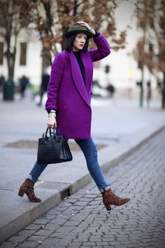 PURPLE… Vinter Mode Outfits, Dark Orchid, Fashion Purple, Summer Fashion Accessories, Purple Outfit, Boating Outfit