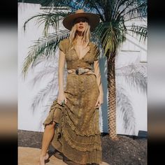 New Never Worn Size Medium Gold Maxi Dress For Summer Beach, Gold Fitted Maxi Dress For Vacation, Fitted Gold Maxi Dress For Vacation, Bohemian Gold Maxi Dress For Summer, Gold Bohemian Maxi Dress For The Beach, Gold Bohemian Maxi Dress For Beach, Gold Bohemian V-neck Dress, Gold Summer Midi Dress For Beach, Gold Midi Summer Dress For Beach