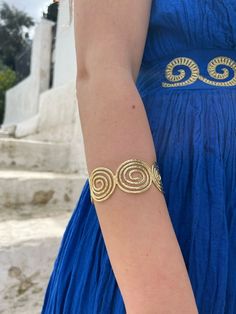 Greek Arm decoration, Goddess Greek Ancient Design. Ideal also for Kid's armband. To view full collection, visit our Instagram page @ancientclothing.plaka.athens. Don't hesitate to contact me if you have any questions. Traditional Greek Jewellery, Plaka Athens, Goddess Greek, Sea Costume, Ancient Greek Jewelry, Goddess Bracelet, Jewelry Wax, Page Instagram, Wedding Bracelets