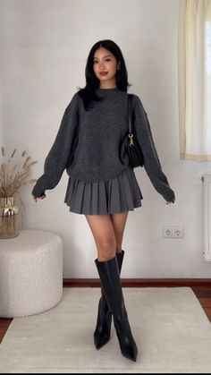 Pleated Skirt Black, Grey Pleated Skirt, Black Leather Knee High Boots, Leather Knee High Boots, Sweater Grey, Flowy Skirt, Baku, Fall Winter Outfits, Skirt Black