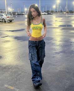 Summer Fit Y2k, Y2k Fashion Inspiration, Summer Outfits 2000s Style, Outfit Ideas 2000s Style, Outfits Concert Ideas, School Outfits Y2k, Host Outfit, Park Outfit Ideas, Concert Outfit Jeans