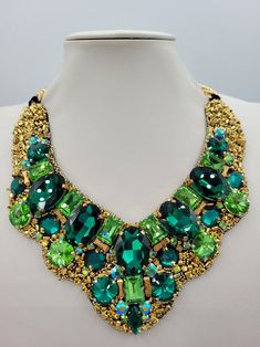 Party Crystal Emerald Necklace, Party Emerald Crystal Necklace, Green Costume Jewelry Necklace, Green Jewel Necklaces For Celebrations, Luxury Handmade Necklaces For Celebration, Luxury Handmade Necklace For Party, Green Crystal Necklace With Stones, Handmade Green Crystal Necklaces, Unique Party Necklace With 17 Jewels