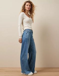 AE Dreamy Drape Super High-Waisted Baggy Wide-Leg Jean American Eagle Wide Leg Jeans, Wide Leg High Rise Jeans Outfit, High Waisted Baggy Jeans Outfit, Baggy Wide Leg Jeans Outfit, Wide Leg Jeans Outfits, High Waisted Baggy Jeans, Wide Leg Outfit, Jeans Styling, High Waisted Jeans Outfit