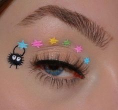 Flowery Eye Makeup, Studio Ghibli Makeup Look, Studio Ghibli Makeup, Ghibli Makeup, Eyeliner Ideas, Funky Makeup, Vampire Bride, Cute Eye Makeup