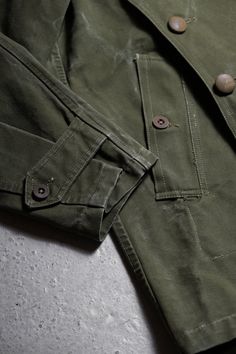 French Army Motorcycle M38 Linen Coat /wood Button - Etsy Hong Kong Army Motorcycle, Linen Coat, Jacket Details, Concept Clothing, French Army, Men's Jackets, Men In Uniform, Clothing Ideas, Cotton Linen