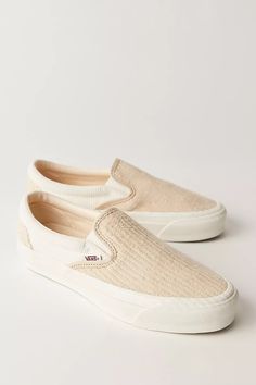 Tan Vans, Timeless Shoes, Vans Slip On, Brown Sneakers, Vans Shop, Vans Sneakers, Boho Clothing, Slip On Sneakers, Sneakers Black