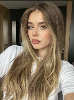 Blond Hair Brown Eyebrows, Natural Beige Blonde Hair, Black Hair Pale Skin Blue Eyes, Balayage Pale Skin, Hazel Eyes And Blonde Hair, Dark Blonde Hair Pale Skin, Hazel Eyes Blonde Hair, Gigi Hadid Hair Color, Rubio Natural