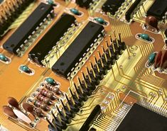 an electronic circuit board with many different components