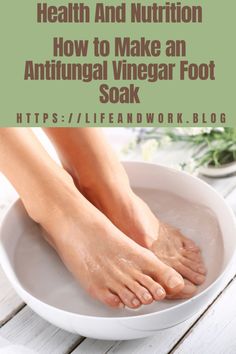 How to Make an Antifungal Vinegar Foot Soak Vinegar Foot Soak, Homemade Foot Scrub, Essential Oils Diy, Flaking Skin, Vinegar Uses, Foot Scrub, Organic Bath Products, Foot Soak, Essential Oil Scents