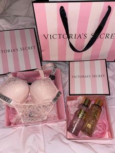 Profumo Victoria Secret, Victorias Secret Set, Victoria Secret Outfits, Pink Girly Things, Pink Vibes, Victoria Secret Angels