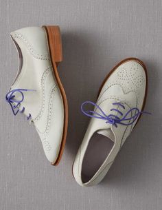 White Dress Shoes Men, Tan Brogues, Suede Oxfords, Awesome Shoes, Leather Brogues, Wardrobe Inspiration, Clothing Details, Mein Style, Gorgeous Shoes