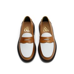 A staple, but not like the joints your pops had... Gents Shoes, Envy Clothing, Trendy Shoes Sneakers, Bit Loafers, Classy Shoes, Guys Clothing Styles, Hype Shoes, White Socks, Tassel Loafers