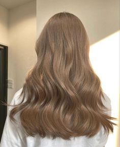 Silk Caramel Blonde, Korean Light Hair Color, Scandinavian Dark Blonde Hair, Light Brown Hair Glaze, Beige Blonde Wella, Honey Ash Brown Hair, Mid Length Hair Color Ideas, Apple Cider Hair Color, Light Cool Tone Brown Hair