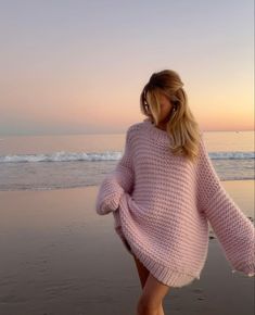 Taylor Jewel, Cooler Look, Chunky Knits Sweater, Video Editor, Blonde Girl, Girly Girl, Pink Sweater, Aesthetic Outfits, Summer Aesthetic