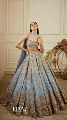 Lehenga For Prom, Flower Lengha, Lehenga Prom, Pakistani Traditional Dresses, Lenga Design, Prom Lehenga, Pretty Lehengas, Indian Prom Dresses, Desi Fits