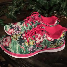 New Never Used Size 10 Floral Pink Floral Print Sneakers For Summer, Trendy Summer Running Sneakers, Casual Running Sneakers For Summer, Casual Summer Running Sneakers, Sporty White Sneakers With Floral Print, Hoka Running Shoes, New Color, Pink White, Athletic Shoes