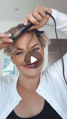 Pixie Hair Curly Styles, Hair Curling Tips For Short Hair, Curly Pixie Tutorial, Style Short Pixie How To, How To Style Short Textured Hair, Flat Iron Pixie Hair, Curl Pixie Hair Tutorials, Curling Pixie Hair Tutorials, How To Style A Short Haircut