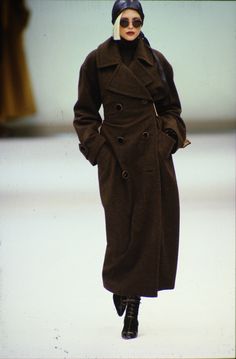 Gianfranco Ferre' Runway Show RTW F/W 1994 Mantel Outfit, Nadja Auermann, Gianfranco Ferre, Beauty And Fashion, John Galliano, Runway Show, 90s Fashion