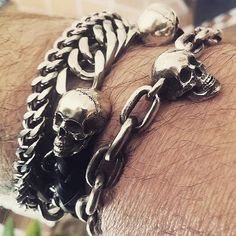 ⚡ A mini Skull on the tip of the hook gives it a unique finish. ✨ Skull, links, terminals and closures made in 925 Sterling Silver. 💀 You can choose the Skull with or without jaw. You can also choose 2, 3 or more Skulls. The NO Skulls option is simply the bracelet with the clasps (including the mini Skulls on the clasp) 🖤 Handmade Unconventional Jewelry Shop in Bio Gothic Stainless Steel Skull Bracelets, Gothic Skull Print Bracelets As Gift, Silver Skull Print Bracelets As A Gift, Silver Gothic Skull Bracelets, Punk Silver Skull Bracelets, Silver Skull Bracelets In Punk Style, Skull Bracelet, Bracelet Silver, Chain Link Bracelet