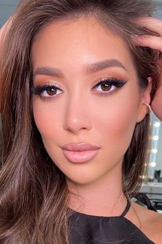 Popular Makeup Looks 2023, Hooded Eye Soft Glam Makeup, Nude Lip Makeup Look, Soft Daytime Makeup, Sultry Makeup For Brown Eyes, Wedding Guest Makeup Brown Eyes, Boho Makeup, Sultry Makeup, Popular Makeup