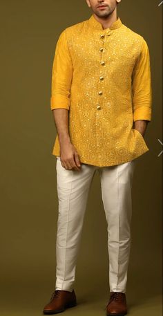 Haldi Dress For Men, Outfit For Haldi Function, Design Clothes Ideas, Haldi Dress Ideas, Mehandi Outfits, Indian Wedding Clothes For Men, Haldi Ceremony Outfit