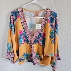 Flying Tomato Woman Nwt Size L Cross Over Top Kimono Sleeves Elastic Hem Floral, Tropical Bohemian Measurements While Laying Flat Length 21 Tropical V-neck Top With Vibrant Print, V-neck Top With Tropical Print For Brunch, Bohemian V-neck Tops With Tropical Print, Vibrant Print Blouse For Brunch, Bohemian Blouse With Tropical Print For Beach, Bohemian Blouse With Vibrant Print For Day Out, Spring Tropical Patterned Tops, Spring Rayon Top With Tropical Print, Tropical V-neck Top With Floral Print