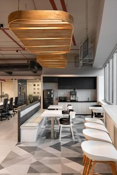 an office with tables, chairs and desks in the middle of the flooring