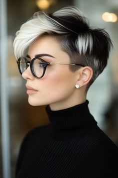 Pixy Cut, Pixie Hair Color, Short Haircuts Ideas, Pixie Haircut Ideas, Short White Hair, Hair Curl, White Hair Color, Asymmetrical Hairstyles, Edgy Short Hair