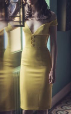 Love this style, but in another color Mini Dress Couture, Yellow Cocktail Dress, Elegant Vintage Dresses, Cocktail Dress Yellow, Buttoned Dress, Dress Couture, Kampot, Dresses Cocktail, Dress Cocktail